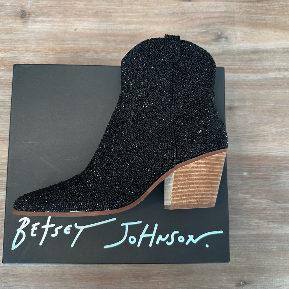 Betsey Johnson Diva Black Rhinestone Heeled Boots sz 9.5